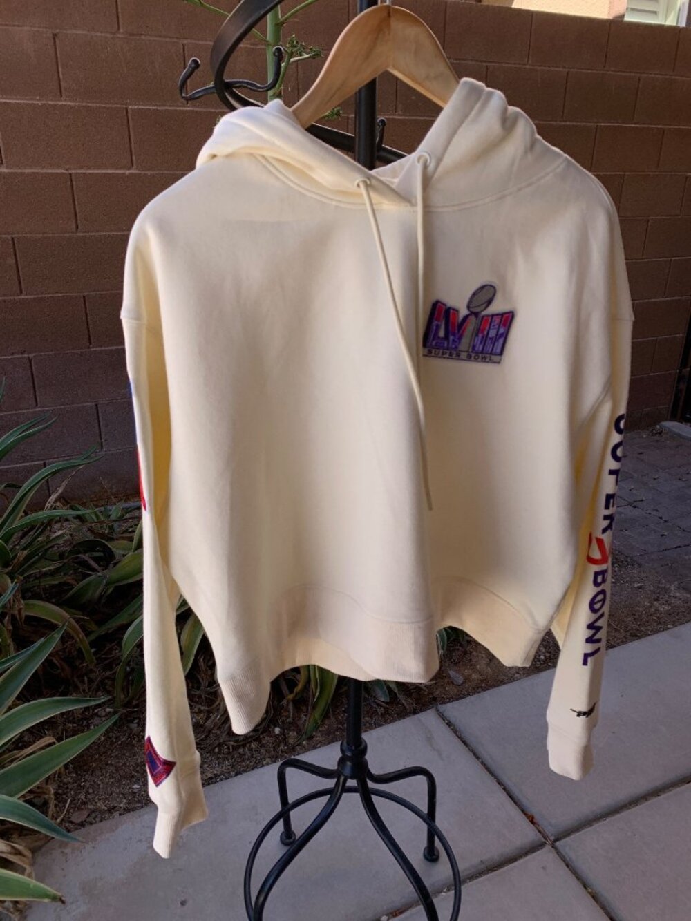 Womens NFL Super Bowl LVIII Cropped Hoodie Patches Size L Eggshell Cotton NWT - Picture 2 of 14